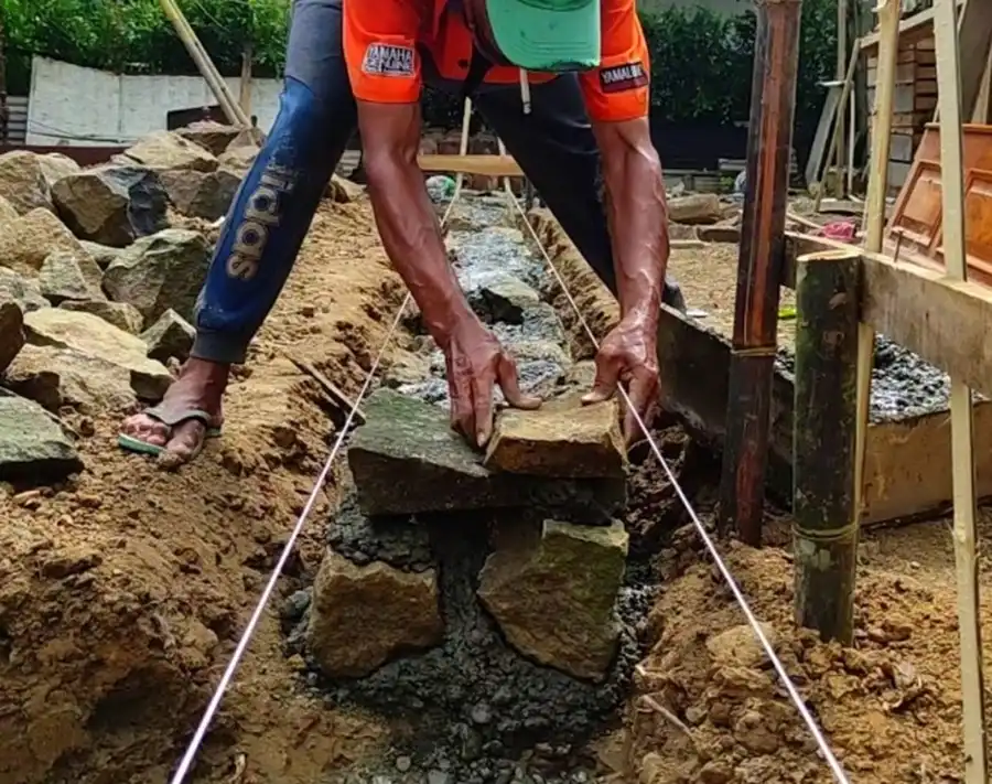 batu pondasi rumah